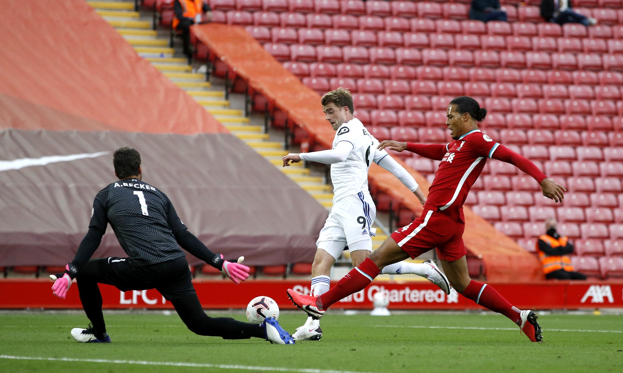 然憑著穩健 然憑著穩健